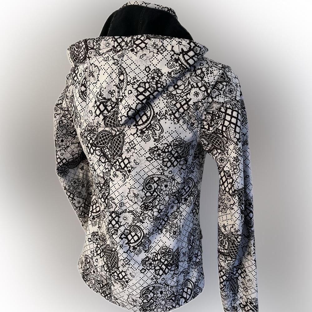 Lululemon Lined Black and White Floral Lace Jacket with Detachable Hood size 4 - Picture 16 of 16
